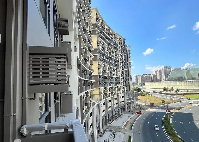 Апартаменты Gentry Manor Seaview Family Balcony View Wifi Tv 17s Манила